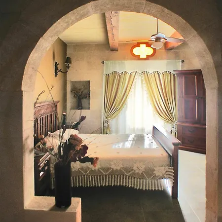 Artist's * Għarb